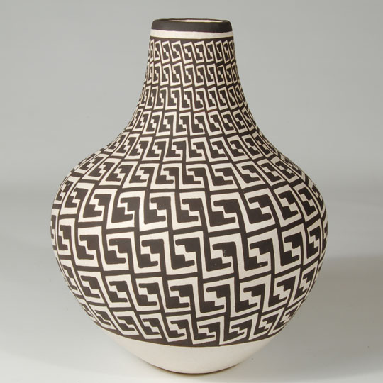 Grace T Chino pottery - C3637E